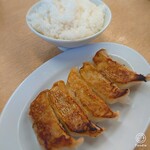 来来亭 - 餃子はニンニク風味控えめ、普通かな？