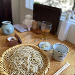 蕎麦 ふくあかり - 店内は少し狭いのですが窓から深田池公園が見えます。