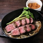 [黑毛和牛] 牛臀肉~柚子胡椒萝卜泥橘子酱汁~