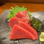 ふるさと居酒屋 村さ来 - 【村さ来 新大阪店　おすすめメニュー】本まぐろ　　口の中全体に広がる甘さと、とろけるような感覚は
本まぐろ ならではの味です。
ぜひ一度お試しください。