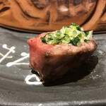 松阪焼肉レストランすだく - 極上肉汁爆発タン（399円×4）焼けたよ～♡