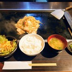 じゅうじゅううめぇ家 - 令和2年12月焼きうどんランチ焼きうどん＋ご飯＋漬物＋みそ汁＋プチサラダ 759円