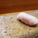 Sushi Tora - おまかせ握り9貫のヒラス