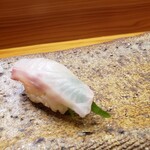 Sushi Tora - おまかせ握り9貫の石鯛