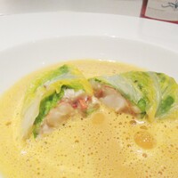 フランス料理 タンモア - 割ったところ　オマールは元々大好きだし、濃厚なビスクが最高