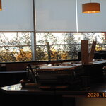 レストラン ラ・ベランダ - 窓から眺める紅葉
