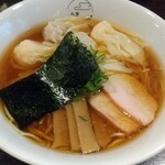 八雲 - 特製ワンタン麺ハーフ黒だし