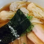 八雲 - 特製ワンタン麺ハーフ黒だし