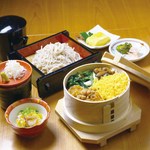 会津 春待堂 - 鶏わっぱ飯と蕎麦（ハーフ）   