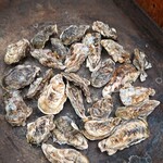 カキ焼き白山 - 焼く前の牡蠣