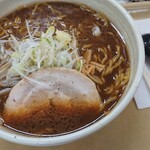 Ajino Ramen Akamon - 醤油ラーメン(￥700)。
                        スープの色に対して味はちょっとあっさりしているのかな。