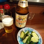 味川 - ビールと塩キュウリ