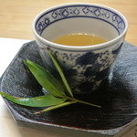 久原 - 【2012.8】甘鯛の中骨から取った出汁のスープ