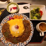 スープカレー しゃば蔵 - 羊のオムライスチーズカレー(1150円)です。