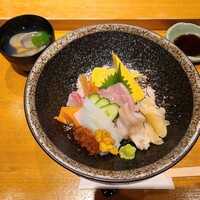 邦寿し - 海鮮ちらしの上(1500円税)です。