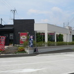 焼肉 kanoya - 熊本市内方向から来た方は写真右側に見える 『オリオン』（お隣のレストラン） の看板の先からお店の裏側に入れます。駐車場があります。