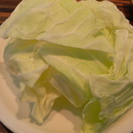 焼肉 kanoya - キャベツも新鮮で美味しいです。