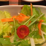 焼肉 kanoya - サラダも洒落た感じ、美味。