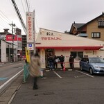 宇都宮みんみん - 店内での飲食は行列待ちですが、持ち帰りは並ばず購入できます。