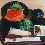 Enoshima Tei - サーモンいくら丼