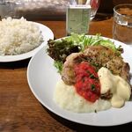 Carne Bar Katete - 若鶏もも肉のハーブ漬け炭焼き（大盛）1,000円