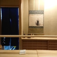 我逢人 - つけ台とカウンターの間にアクリル板の仕切りを設置