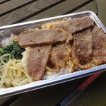 焼肉の老舗 浜忠 - 上カルビ弁当　1,580円＋税