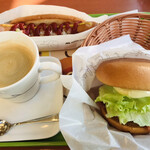 モスバーガー - モーニングＢ.Ｌ.Ｔ＝４３８円 税込
ホットドッグ＝３２６円 税込