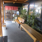 一品香 - 店外のＷａｉｔｉｎｇスペース