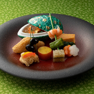 A variety of kaiseki dishes incorporating plenty of Kyoto ingredients