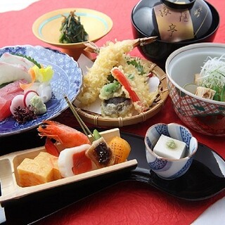 We offer a wide variety of kaiseki plans, from everyday life to special occasions.