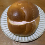パン工房　カメヤ - イチゴクリーム　¥170