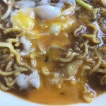 東海道ラーメン 太光庵 - 温玉を混ぜ混ぜ