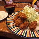 洋食 GOTOO - カキフライ定食 
      キャベツの横はポテトサラダ