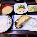 十八番 - とろろ納豆とアジの開き定食。¥850。