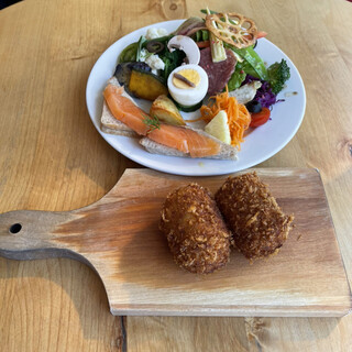 西冨家コロッケ店_1