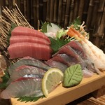洞峰 はなび - 名物！げた盛り刺身。