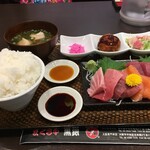 市場カフェ 黒銀 - 刺身定食ご飯大盛