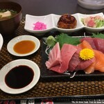市場カフェ 黒銀 - 刺身定食ご飯大盛