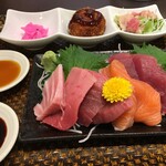 市場カフェ 黒銀 - 刺身定食ご飯大盛