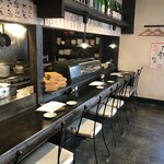 洞峰 はなび - おでんを覗けるカウンター