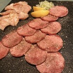 焼肉箕輪亭 - タン塩 と ピートロ