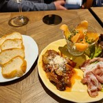 カフェバー コニー＆トード - 前菜3種盛　生ハムが想像以上に美味しかった
