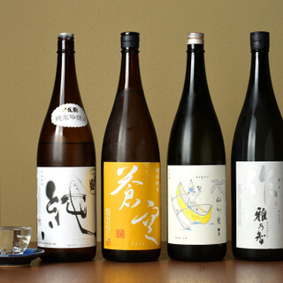 A commitment to sake that makes you feel serious. 40 types of famous sake from all over Japan!