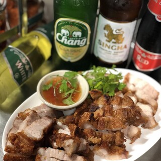 タイを感じられるシンハービールやワインなど多彩にご用意！