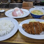 Minoya - 豚カツ・ハムエッグ定食1
