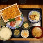 酒場 ばんと - 丸々1枚 特大ウニ定食(1日5食限定 2,980円)
            お造り3種･小鉢2品･揚げ物付き･テイクアウト可
            (ランチ11~15時 予約可 テイクアウトなら夜も可)