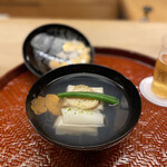 もめん - クリアなお出汁には鮑の旨みがたっぷり。