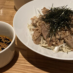 ISOGAMI　FRY　BAR - 豚の甘辛肉蕎麦