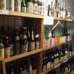 Izakaya Koganchaya - 焼酎200種、梅酒100種、ウイスキー30種の棚